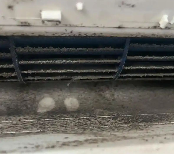 镇康空调吹的风有股烧焦味是怎么回事